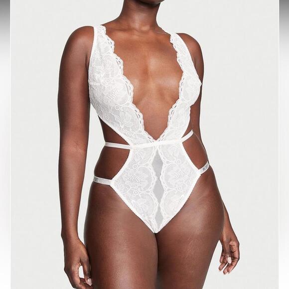 Victoria’s Secret Shine Strap Lace Crotchless Teddy NWT - Picture 1 of 3